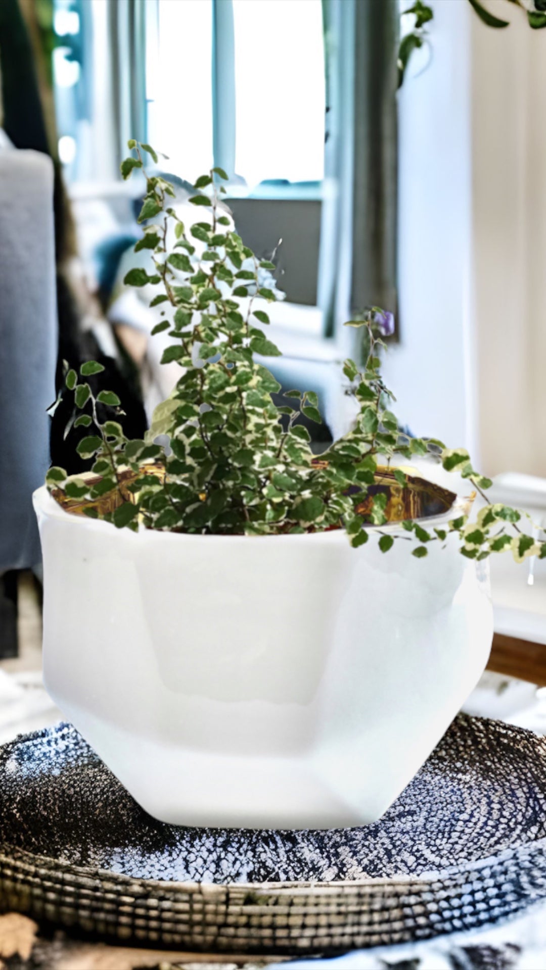 Handmade Elegant White & Gold Ceramic Planter Pot – Stylish Decorative Indoor Plant Pot